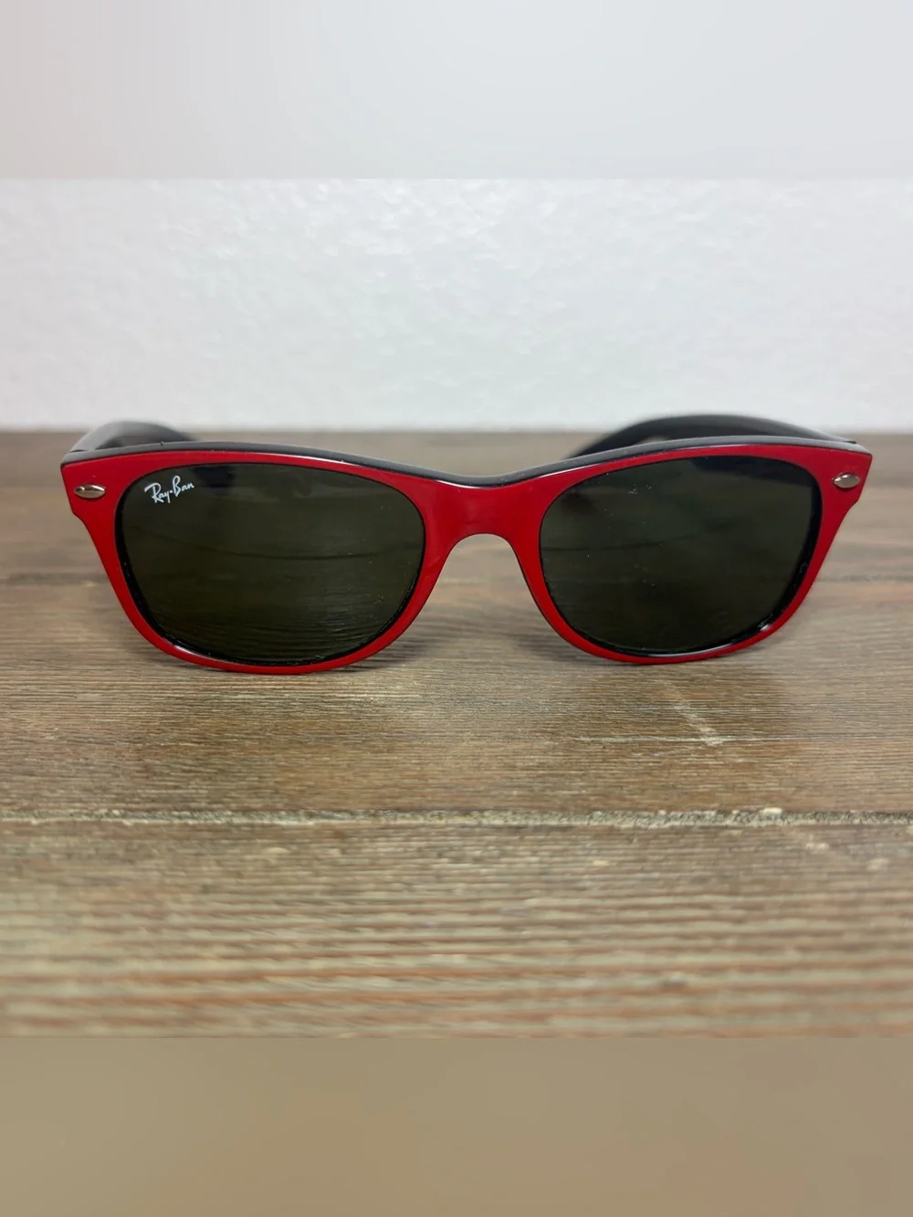 Ray-Ban RB2132 New Wayfarer Red & Black Sunglasses Made in Italy Great Condition